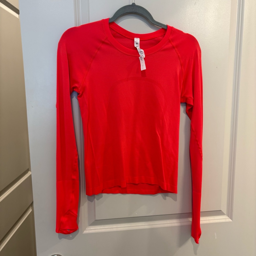 Swiftly Tech Long-Sleeve Shirt 2.0
Waist Length Red